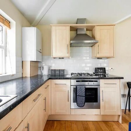 Lovely 3-Bed 20 Minutes To Central London Londres Exterior foto