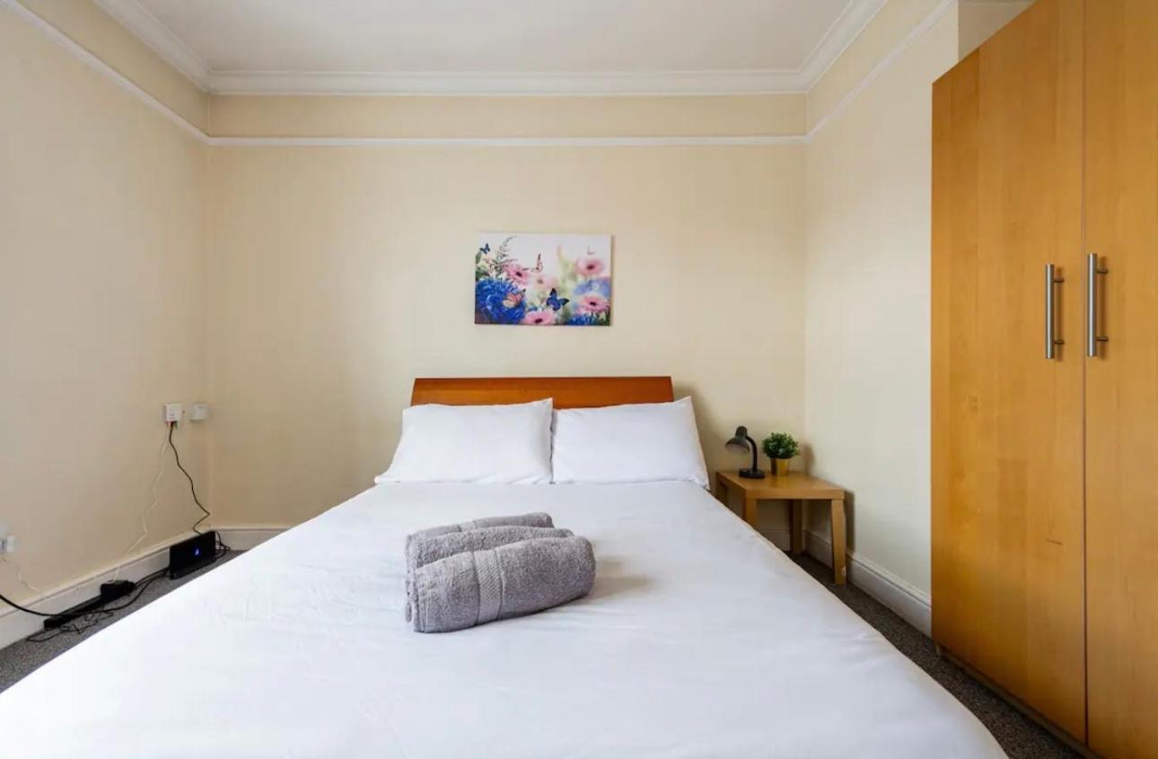 Lovely 3-Bed 20 Minutes To Central London Londres Exterior foto