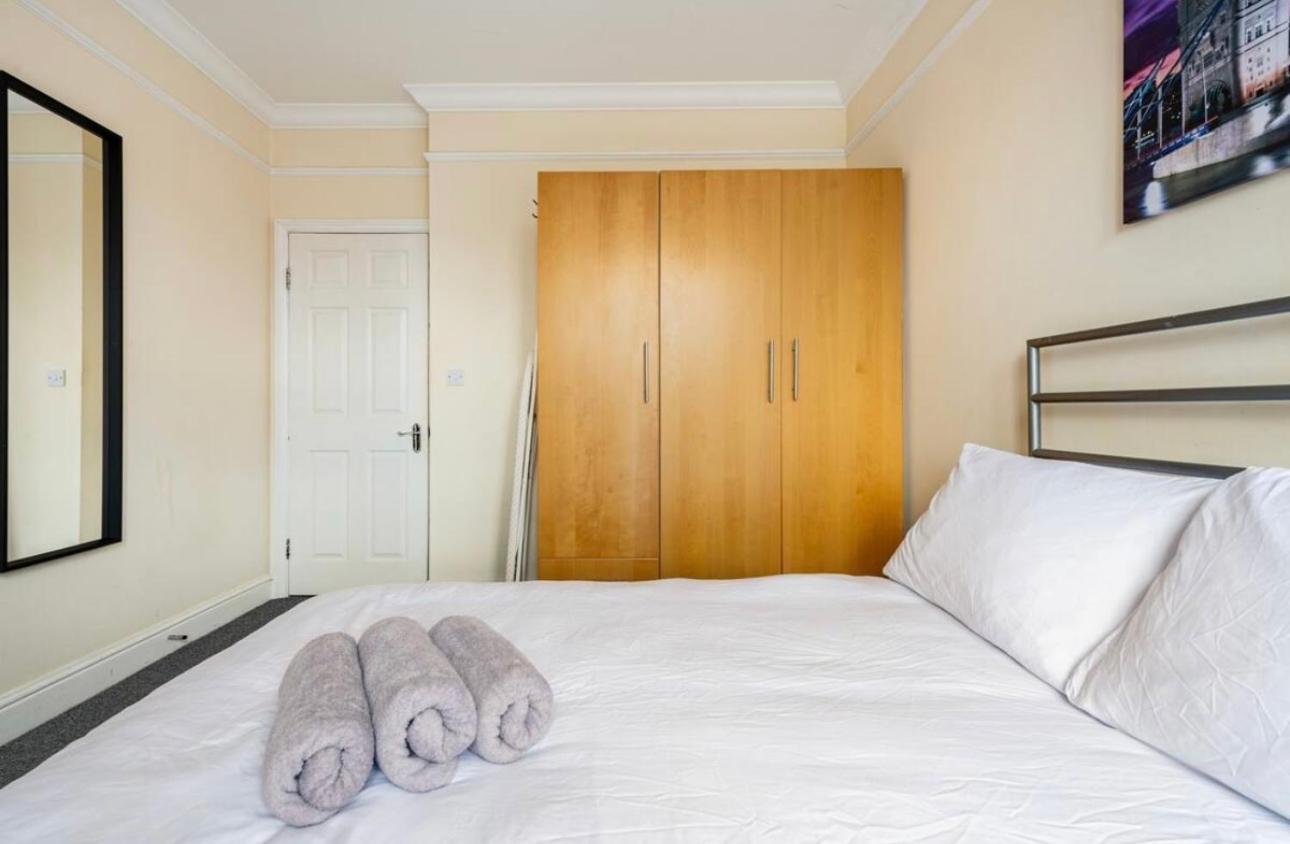 Lovely 3-Bed 20 Minutes To Central London Londres Exterior foto
