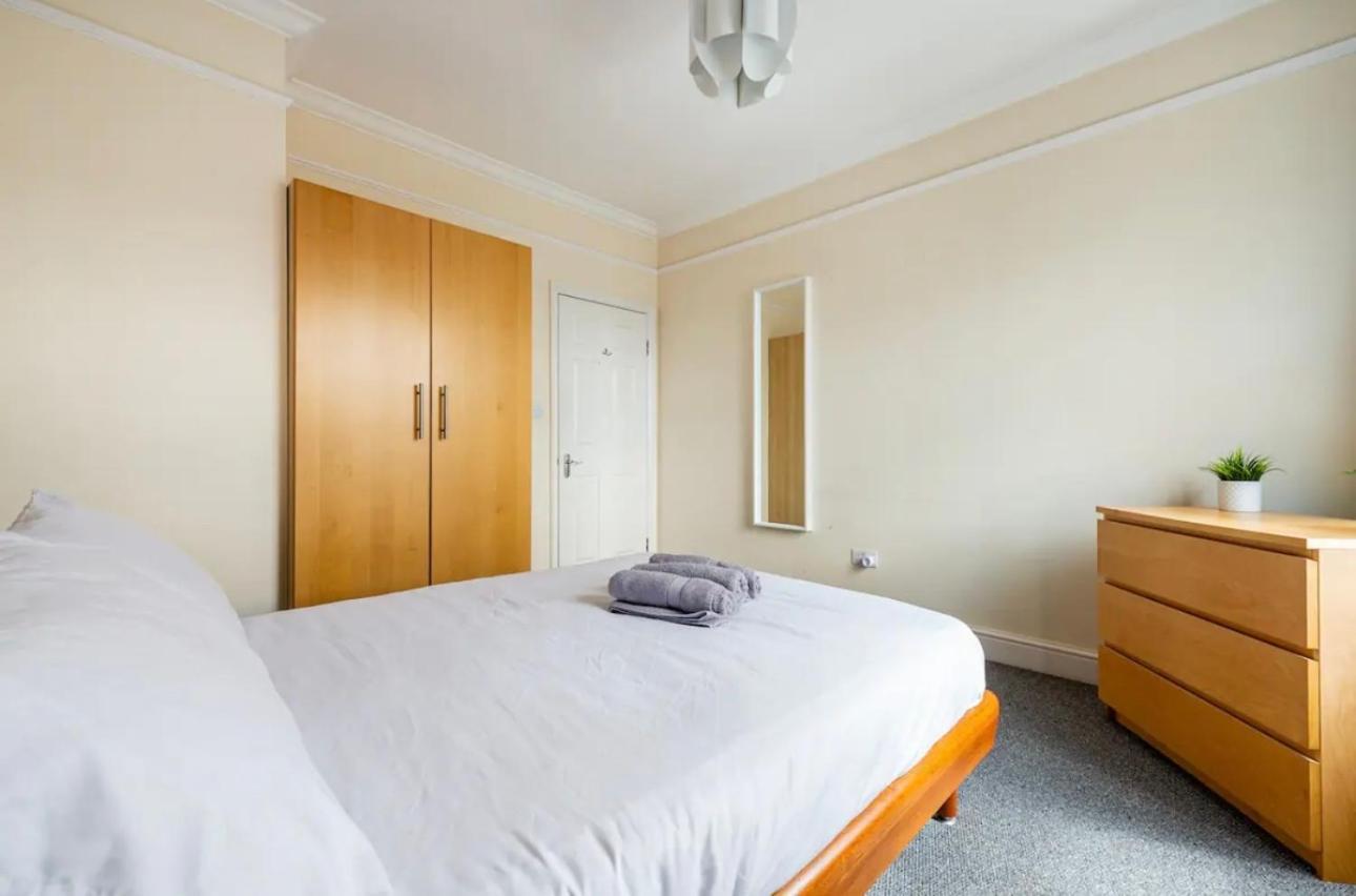 Lovely 3-Bed 20 Minutes To Central London Londres Exterior foto