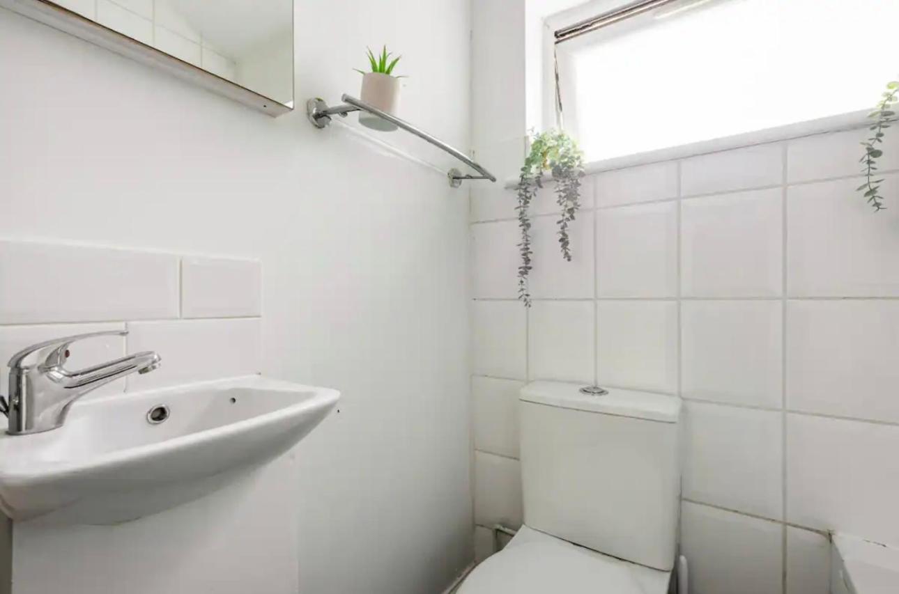 Lovely 3-Bed 20 Minutes To Central London Londres Exterior foto